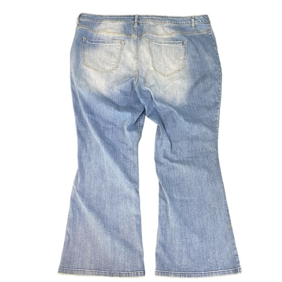 Lane Bryant Mid Rise Bootcut Denim Jeans Size 28 Light Wash - Picture 1 of 9